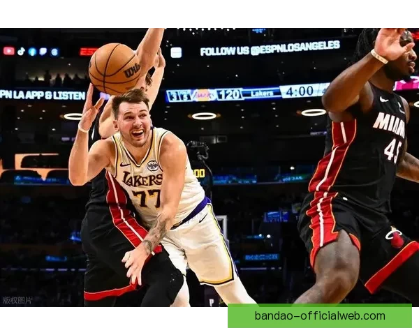 东契奇60分带领独行侠迎8连胜 疲惫闭眼庆祝 湖人全队为其狂欢祝贺